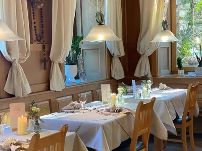 Ein Restaurant oder anderes Speiselokal in der Unterkunft Gasthof Großer Wirt