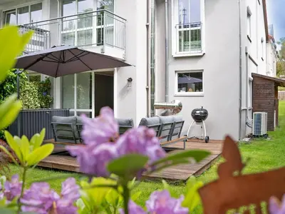 Ein Garten an der Unterkunft Ferienhaus Herle in Seenähe - mit Garten, Kamin & Hund willkommen