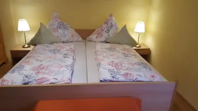 Ein Bett oder Betten in einem Zimmer der Unterkunft Am Berg-Ferienwohnung