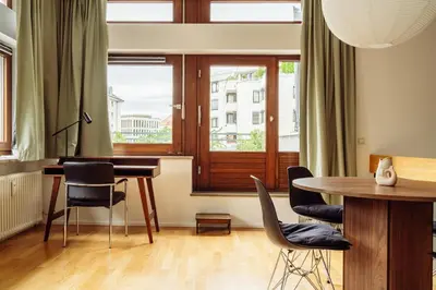 Ein Sitzbereich in der Unterkunft MARAL Loft München Bogenhausen