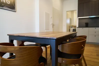 Küche/Küchenzeile in der Unterkunft COZEE - Design-Wohnung mit Parkplatz zwischen München und Flughafen MUC