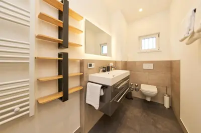 Ein Badezimmer in der Unterkunft COZEE - Design-Wohnung mit Parkplatz zwischen München und Flughafen MUC