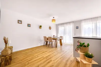 Grundriss der Unterkunft Stilvoll - Heimkino, Kochinsel, Parkplatz, Neubau & Mehr