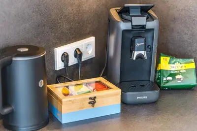 Kaffee-/Teezubehör in der Unterkunft Stilvoll - Heimkino, Kochinsel, Parkplatz, Neubau & Mehr