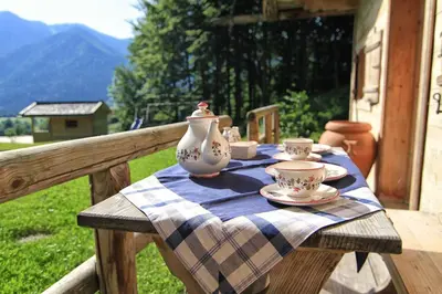 Ein allgemeiner Bergblick oder ein Berglick von der Ferienwohnung aus