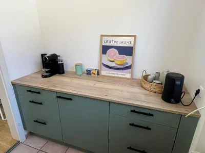 Kaffee-/Teezubehör in der Unterkunft Idyllische Wohnung mit Bergblick nah am Simssee