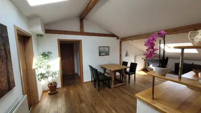 Ein Sitzbereich in der Unterkunft Chiemsee-Fewo Prien