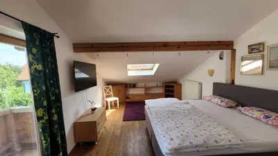 Ein Bett oder Betten in einem Zimmer der Unterkunft Chiemsee-Fewo Prien