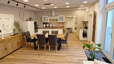 Küche/Küchenzeile in der Unterkunft AUXBRG - 4 Zimmer, XL Wasserbett, 65 Zoll TV, XL Terrasse