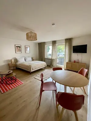 Ein Bett oder Betten in einem Zimmer der Unterkunft NEU - Apartment Lago am Chiemsee