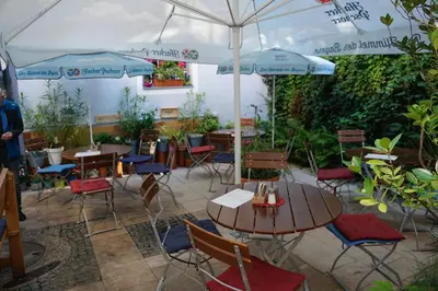 Ein Restaurant oder anderes Speiselokal in der Unterkunft Allgäuer Hof Weilheim