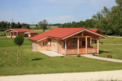 Das Gebäude in dem sich das Ferienhaus befindet