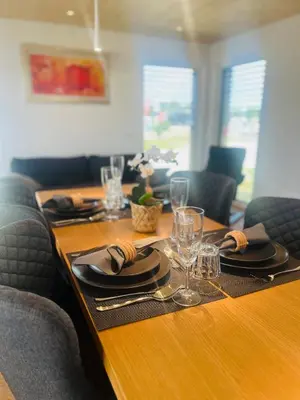Ein Sitzbereich in der Unterkunft Chalet du calme Gersthofen