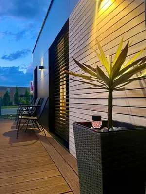 Ein Balkon oder eine Terrasse in der Unterkunft Chalet du calme Gersthofen