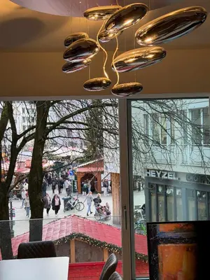 Ein Restaurant oder anderes Speiselokal in der Unterkunft Brand new luxury apartment on Rathausplatz