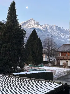 Ein allgemeiner Bergblick oder ein Berglick von der Ferienwohnung aus