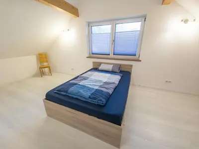 Ein Bett oder Betten in einem Zimmer der Unterkunft Schöne Dachgeschosswohnung