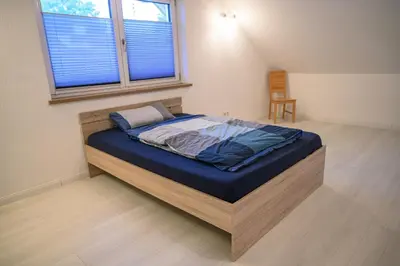 Ein Bett oder Betten in einem Zimmer der Unterkunft Schöne Dachgeschosswohnung