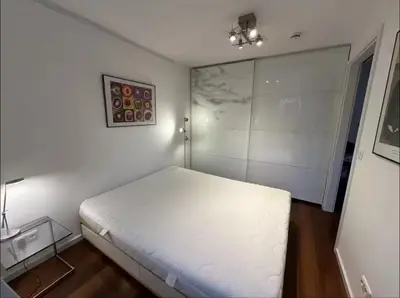 Ein Bett oder Betten in einem Zimmer der Unterkunft Quiet Retreat with Balcony in the Centre of Munich