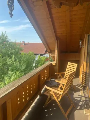 Ein Balkon oder eine Terrasse in der Unterkunft Ferienwohnung Obstgartenblick