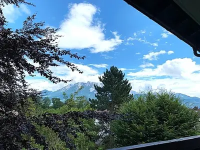 Ein allgemeiner Bergblick oder ein Berglick von der Ferienwohnung aus