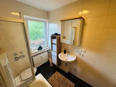 Ein Badezimmer in der Unterkunft KJ Ferienwohnung bis 5P-Zentral-Balkon-WIFI-Parken