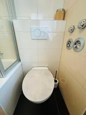 Ein Badezimmer in der Unterkunft KJ Ferienwohnung bis 5P-Zentral-Balkon-WIFI-Parken