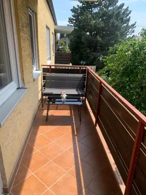 Ein Balkon oder eine Terrasse in der Unterkunft KJ Ferienwohnung bis 5P-Zentral-Balkon-WIFI-Parken