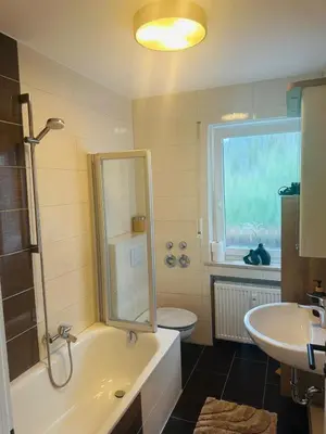 Ein Badezimmer in der Unterkunft KJ Ferienwohnung bis 5P-Zentral-Balkon-WIFI-Parken