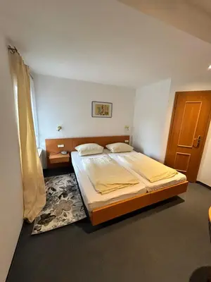 Ein Bett oder Betten in einem Zimmer der Unterkunft Gästezimmer im Trenner