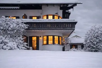 Design-Apartment am Chiemsee im Winter