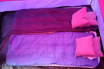 Ein Bett oder Betten in einem Zimmer der Unterkunft Original Bavarian Oktoberfest Camping Village Breakfast & Beer Included