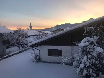 Ein allgemeiner Bergblick oder ein Berglick von der Ferienwohnung aus