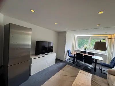TV/Unterhaltungsangebot in der Unterkunft Quiet Family Apartment - 10 min to Center & Oktoberfest - Free Parking - near Nymphenburg Palace & Botanical Garden