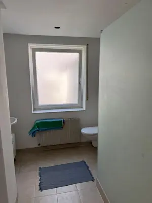 Ein Badezimmer in der Unterkunft Quiet Family Apartment - 10 min to Center & Oktoberfest - Free Parking - near Nymphenburg Palace & Botanical Garden
