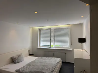 Ein Bett oder Betten in einem Zimmer der Unterkunft Quiet Family Apartment - 10 min to Center & Oktoberfest - Free Parking - near Nymphenburg Palace & Botanical Garden