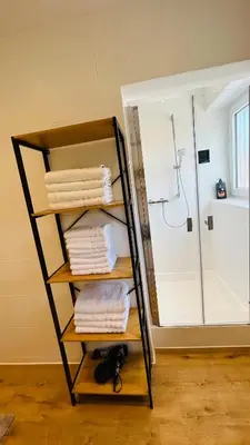 Ein Bett oder Betten in einem Zimmer der Unterkunft KJ Ferienwohnung bis 10P-Zentral-Garten-WIFI-Parken-Grill