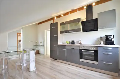 Küche/Küchenzeile in der Unterkunft Moderne Wohnung im Grünen