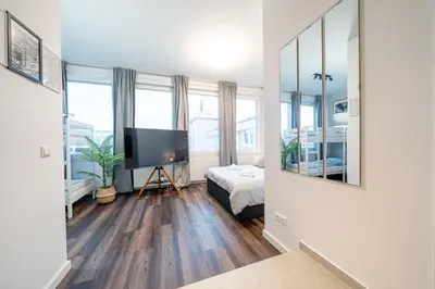 Ein Bett oder Betten in einem Zimmer der Unterkunft 1 Modernes City-Studio für 6 Bogenhausen Nähe Messe