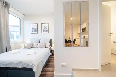 Ein Bett oder Betten in einem Zimmer der Unterkunft 1 Modernes City-Studio für 6 Bogenhausen Nähe Messe