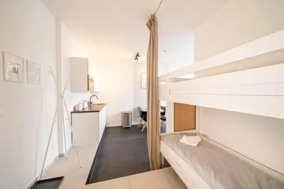 Ein Bett oder Betten in einem Zimmer der Unterkunft 2 Modern city studio for 6 Bogenhausen near Messe