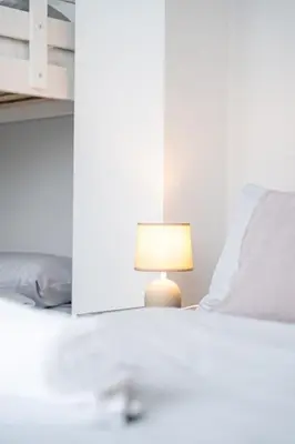 Ein Bett oder Betten in einem Zimmer der Unterkunft 2 Modern city studio for 6 Bogenhausen near Messe