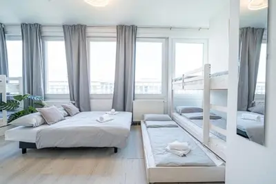 Ein Bett oder Betten in einem Zimmer der Unterkunft 4 Modern city studio for 7 Bogenhausen near Messe Munich