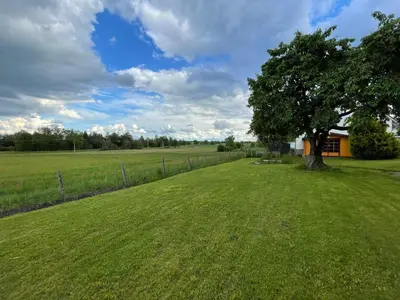 Ein Garten an der Unterkunft W&P Living Wohnung mit Balkon Parkplatz