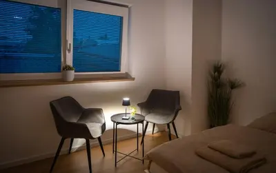 Ein Sitzbereich in der Unterkunft Stylish city apartment, close to the English Garden