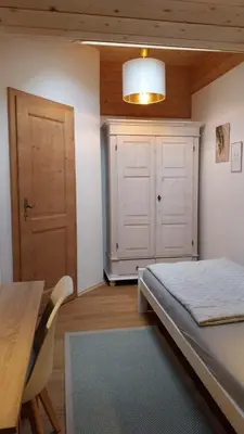 Ein Bett oder Betten in einem Zimmer der Unterkunft Ferienwohnung in Niederhasling