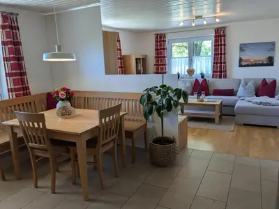 Ein Sitzbereich in der Unterkunft Ferienwohnung am Krebsbach