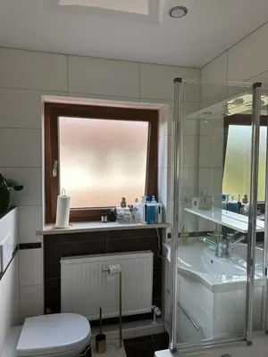 Ein Badezimmer in der Unterkunft 90m2 ruhige und lichtdurchflutete 3 Zimmer Duplexwohnung in Altperlach