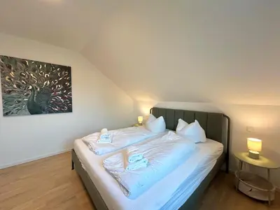 Ein Bett oder Betten in einem Zimmer der Unterkunft Grand Suite - Perfekt für 6! Parken Flughafen
