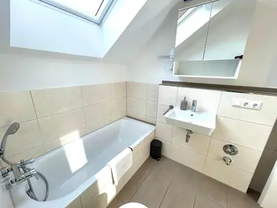 Ein Badezimmer in der Unterkunft Grand Suite - Perfekt für 6! Parken Flughafen